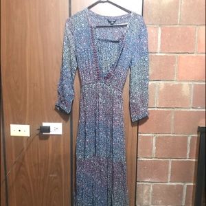 Maxi dress. Bohemian style and flow with the flora